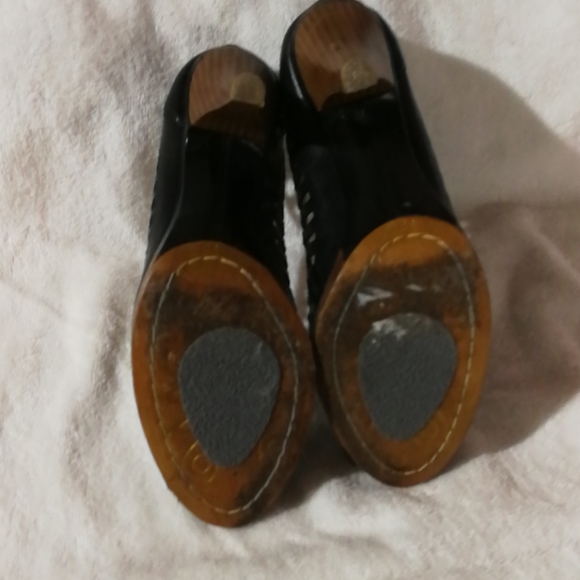 Heels - Picture 3 of 4
